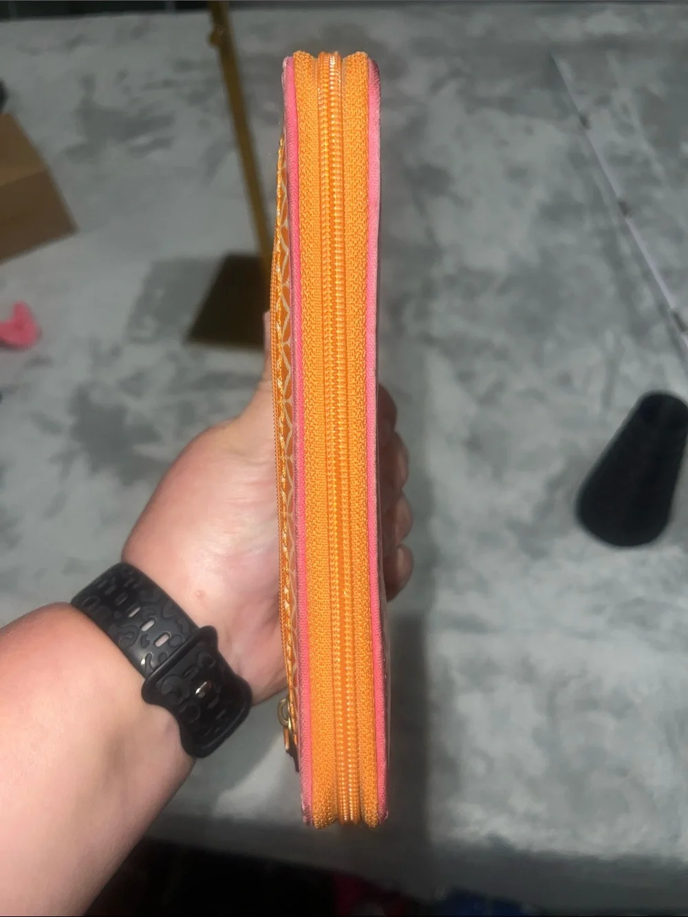 vintage Fossil zip-around wallet styled with an orange and white geometric